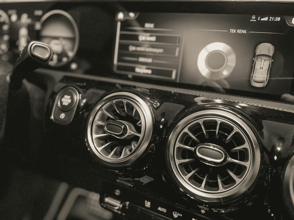 Mobile Mechanic Air Conditioning services (image)